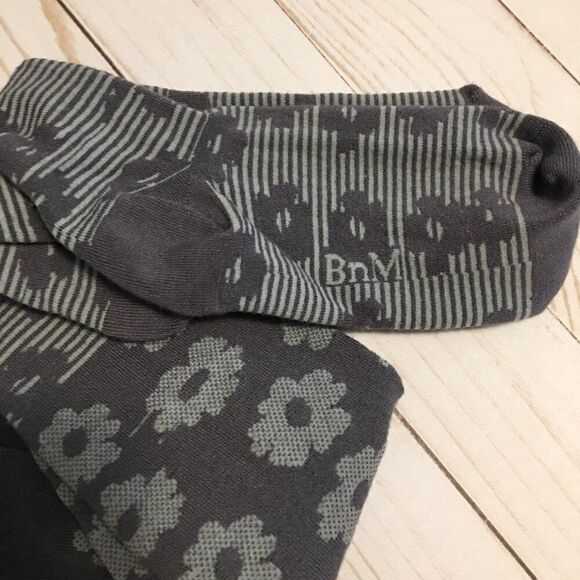 BnM Girls Gray Floral Patterned Modal Blend Crew Socks Size 11-12 - Picture 2 of 3